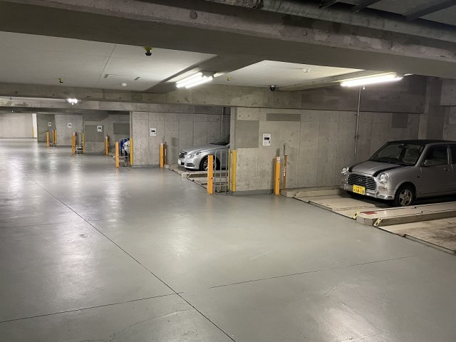 オーパスホームズ白山の駐車場