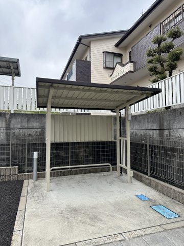 ディールームサカエの駐車場