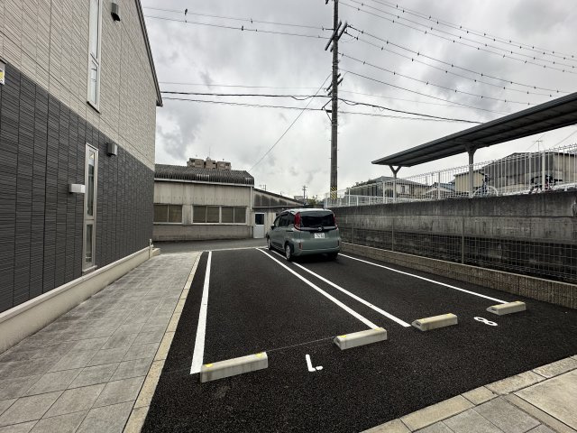 ディールームサカエの駐車場