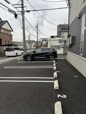 ディールームサカエの駐車場