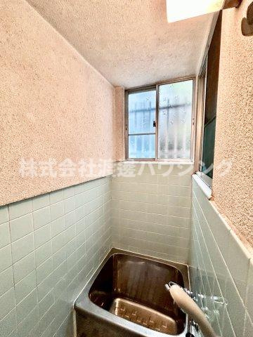 灰塚6丁目テラスハウスのその他|浴室にも窓ございます