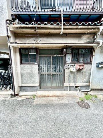 灰塚6丁目テラスハウスのエントランス