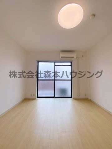 【洋室】 | 　M.エトワール | 使い勝手のいい洋室です