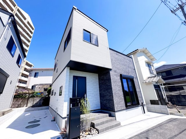 泉佐野市岡本　新築一戸建ての外観