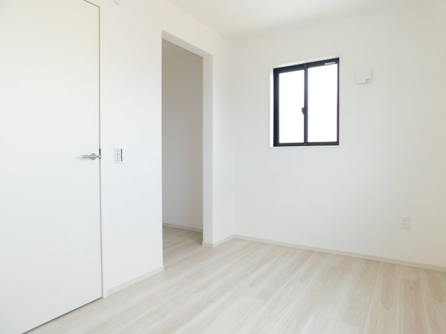 名古屋市熱田区千年2期の洋室|◇３階洋室◇　２面採光で明るい洋室６．１帖　　ＷＩＣ完備♪