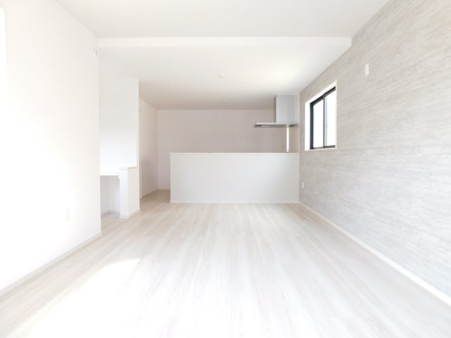 名古屋市熱田区千年2期の居間・リビング|◇リビング◇　　南面を含む３面採光で明るいリビング１９．２帖　　明るい開放感のある広々空間♪