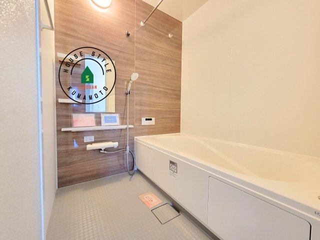 熊本市北区八景水谷1丁目第2-2棟（2号棟）　の浴室|1日の疲れを癒してくれる広々バスルーム。雨の日のお洗濯にも大活躍な浴室乾燥機付です！