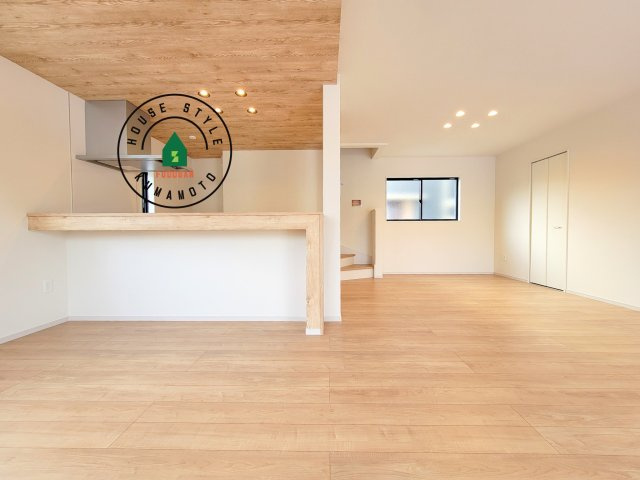 熊本市北区八景水谷1丁目第2-2棟（2号棟）　の居間・リビング|キッチンからリビングをしっかり確認できます。家族の笑顔があふれる空間になりそうですね。