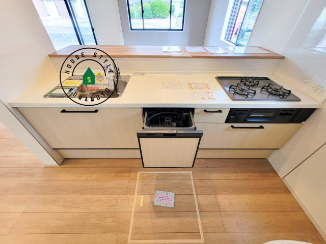 熊本市北区八景水谷1丁目第2-2棟（2号棟）　のキッチン|ご家族を近くに感じられる対面キッチンのLDK。会話もはずみそうですね。