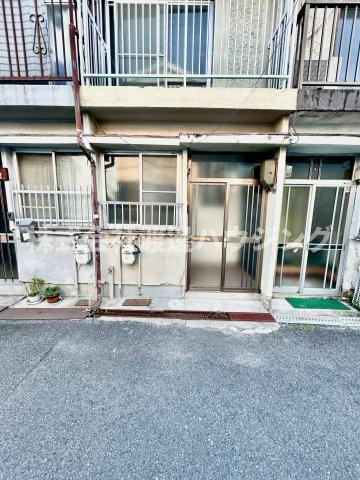 大池2丁目テラスハウスのエントランス