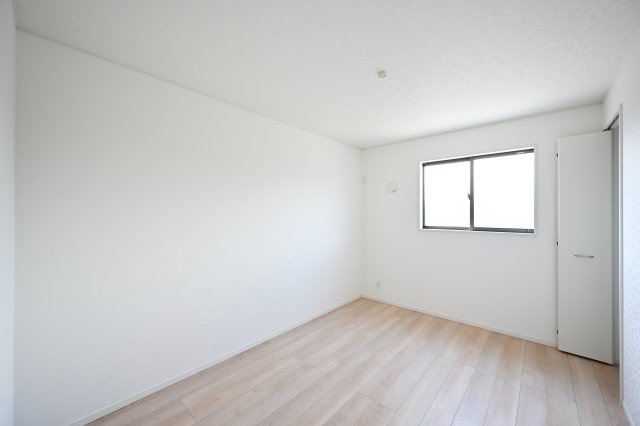 【洋室】 | 桐生市相生町第16　クレイドルガーデン　2号棟 | 子ども部屋にピッタリな2階の洋室です！