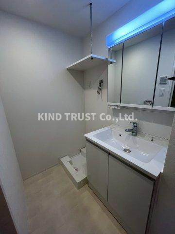 スプランディッド梅田グランノースの洗面所|明るい洗面所です