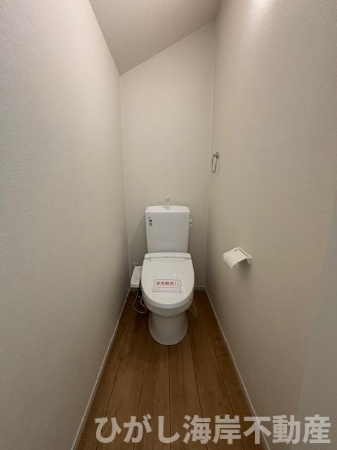 藤沢市片瀬海岸３丁目　新築戸建　全３棟のトイレ|洗浄機能付きお手洗い