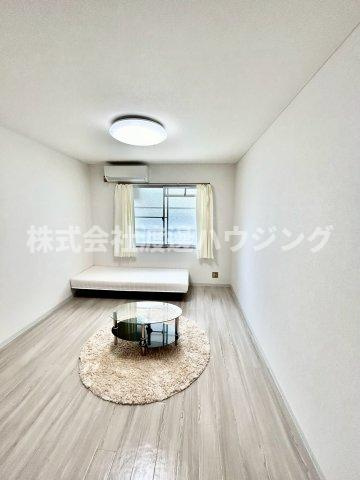 ソサエティ山手の居間・リビング