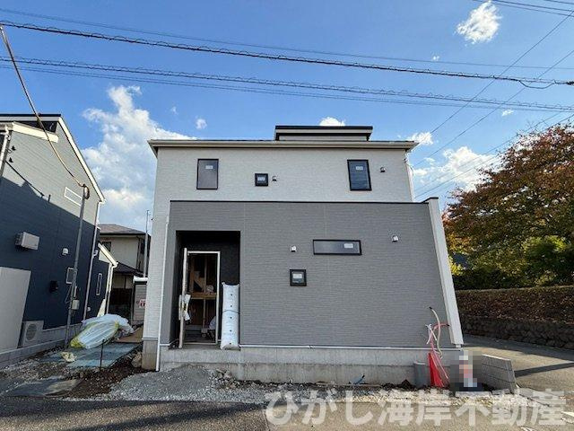 平塚市桜ケ丘　新築戸建の外観|11月10日撮影　建築中　現地外観