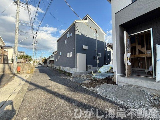 平塚市桜ケ丘　新築戸建の前面道路含む現地写真|11月10日撮影　建築中　現地外観