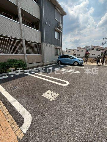 オリヴィエの駐車場