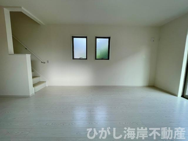 平塚市老松町　新築戸建　の居間・リビング|20.5帖　LDK