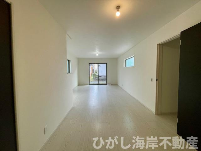 平塚市老松町　新築戸建　の居間・リビング|20.5帖　LDK