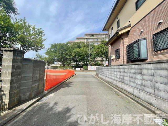 平塚市諏訪町　売地　全3区画の前面道路含む現地写真|現地外観