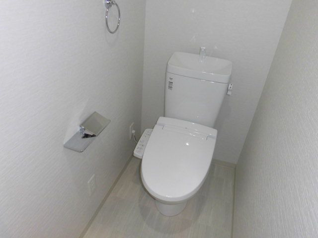 FLEUR DE PLAGE和白のトイレ