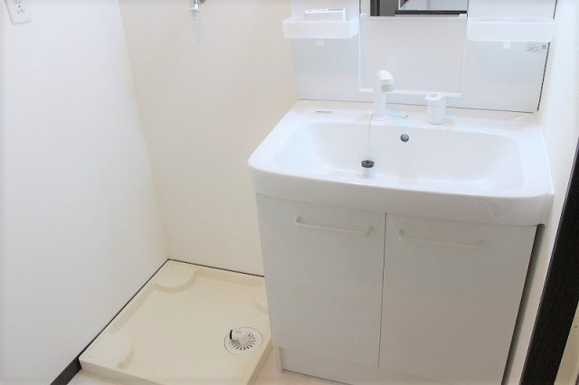 CB和白フランの洗面所