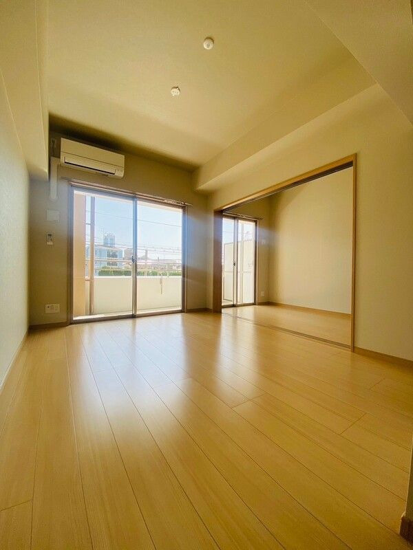 Calm Riviere箱崎の居間・リビング