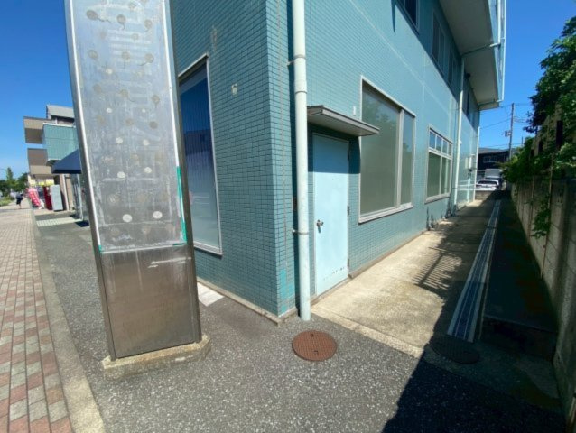 レジデンス高橋 のエントランス|看板つけスペースあり