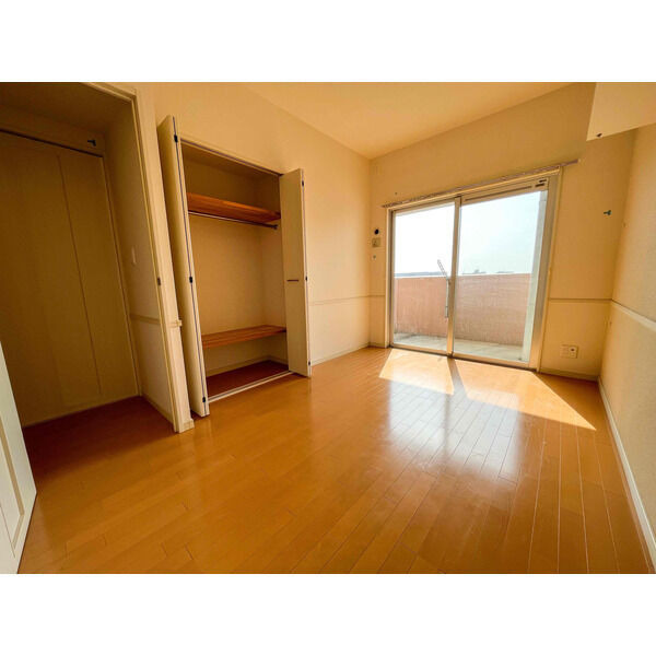 クリムゾン吉塚の居間・リビング