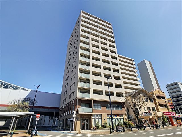 Aden箱崎駅前の外観