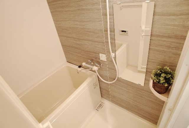 Aden箱崎駅前の浴室