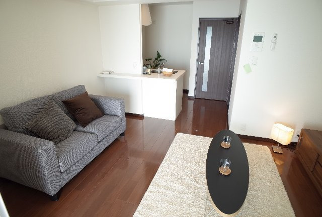 Aden箱崎駅前のロビー