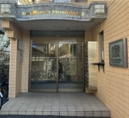 ライオンズマンション新横浜Ａ館のエントランス