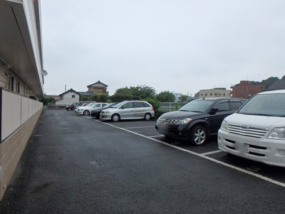 ★敷地内駐車場★（空き状況・使用料等詳細はご確認下さい）