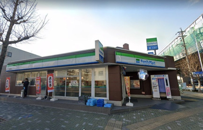 ファミリーマート岩塚駅前店 徒歩3分。 220m