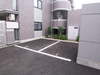 ★敷地内駐車場★（空き状況・使用料等詳細はご確認下さい）