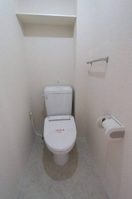 トイレスペース！上部に棚有り♪