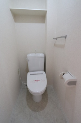 トイレスペース！上部に棚有り♪
