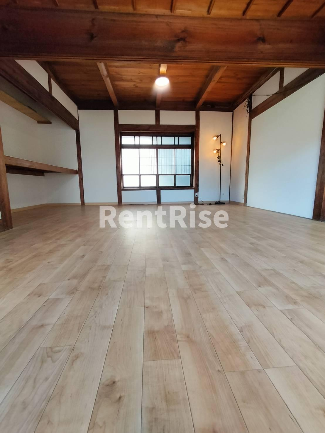 一宮浅野 戸建の居間・リビング