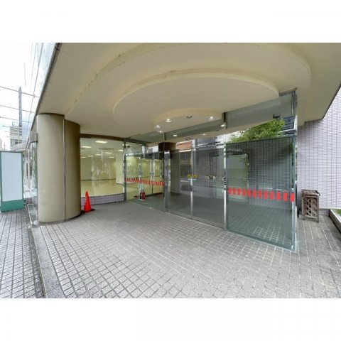 國六ビルのエントランス|お問い合わせは美濃善不動産駅前店へ！