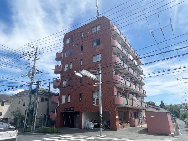 【外観】 | セザール第３鷺沼 | 日が当たり、あたたかながらもスタイリッシュなたたずまいです！