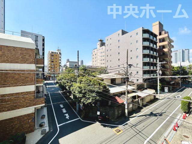 ハピーハイツ亀戸の展望|手を伸ばせば、ふれることが出来そうな環境が、そのままインテリアになったような印象です。その豊かな眺望にふさわしい空間には、通風・採光にも優れ、心地よい光と風があふれています