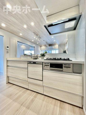 ハピーハイツ亀戸のキッチン|ワイドで収納豊富なシステムキッチン