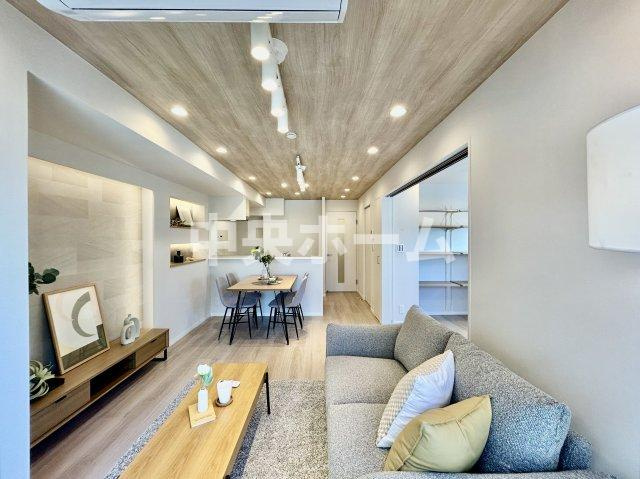 ハピーハイツ亀戸のキッチン|視界に広がりを生むオープンなキッチン。料理や片付けをしながら、家族との会話を楽しんだり、リビングで遊ぶ子どもを見守れます。ご見学時には家具の配置などもイメージしながらぜひご覧になって見て下さい。