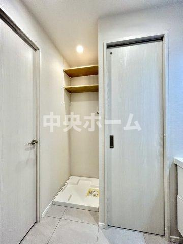 ハピーハイツ亀戸のランドリースペース|【ランドリースペース】担当者がスケールを持ち歩いておりますので、ご見学時には現在お使いの洗濯機などがきちんと収まるかなどもチェックして下さい。見学前に測っておくと非常に便利だと思います。