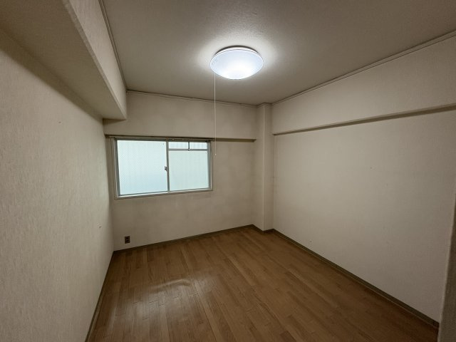 ニューセンバハイツの洋室|洋室②6.5帖です