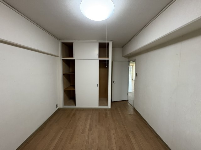 ニューセンバハイツの洋室|洋室②6.5帖です。