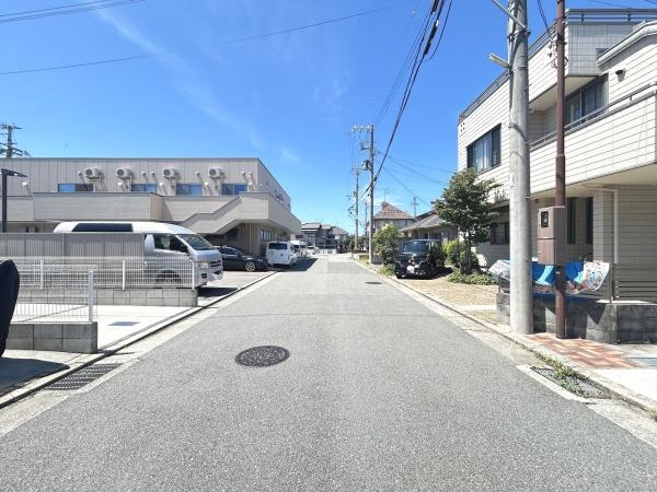 【前面道路含む現地写真】