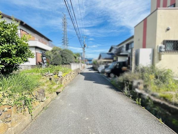 【前面道路含む現地写真】