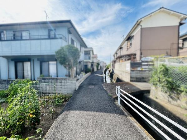 【前面道路含む現地写真】